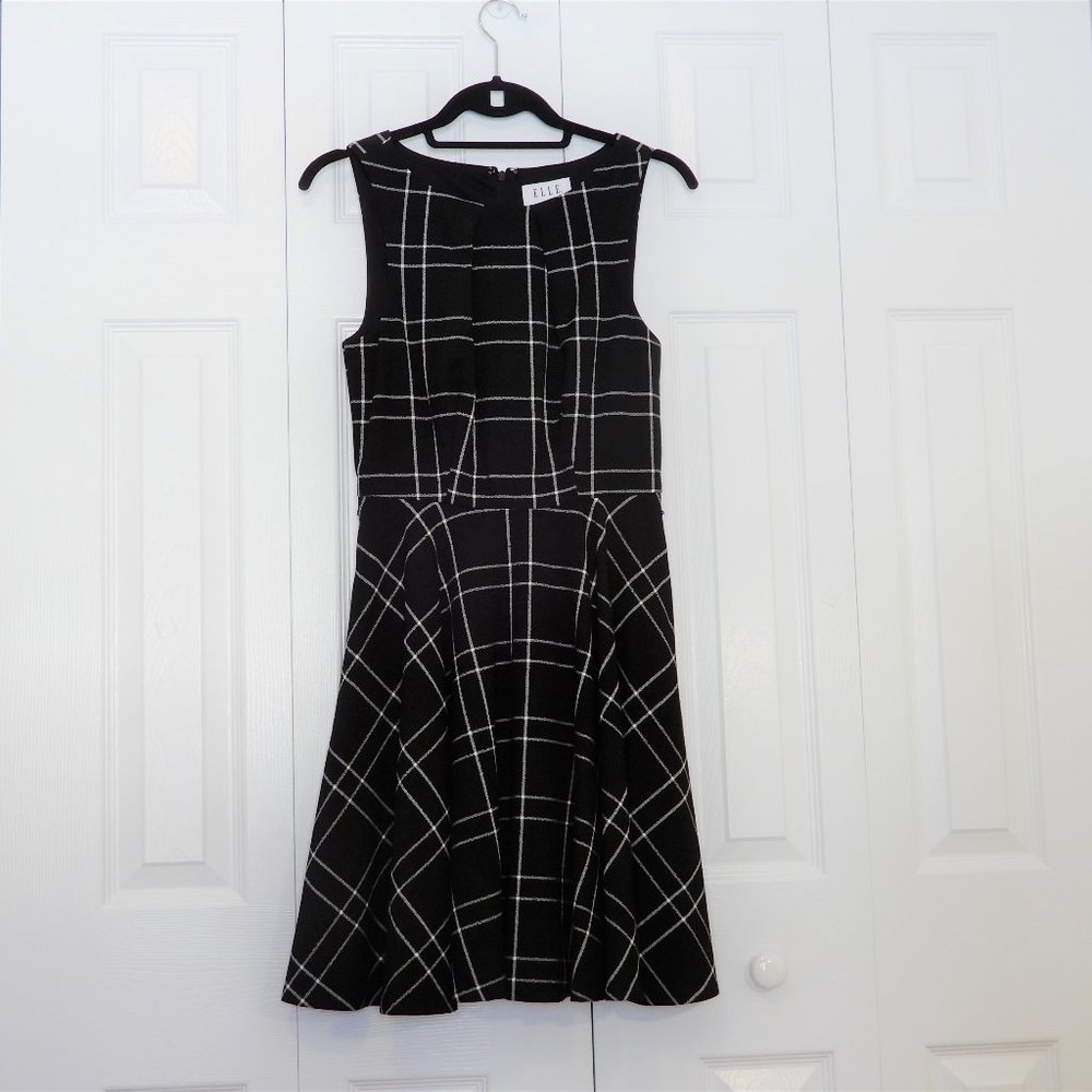 Elle sleeveless black and white plaid dress in size 2